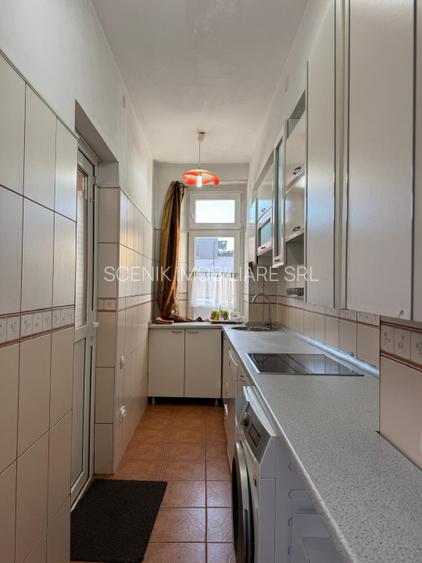 Apartament la casa, cu 3 camere, semidecomandat, zona centrala, str. Sitei - 11