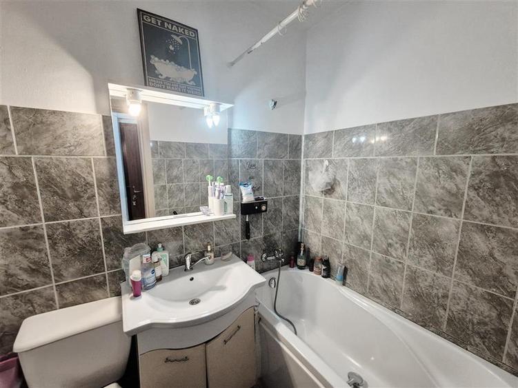 Apartament cu o camera decomandat In Nicolina