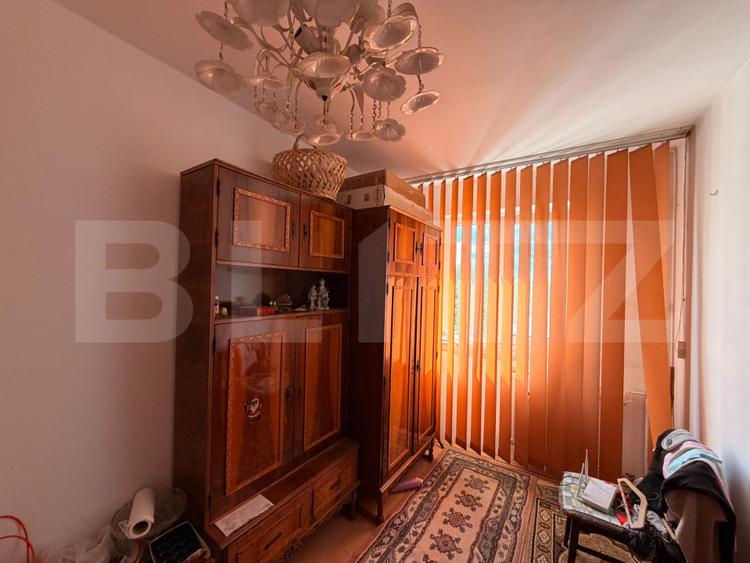 Apartament de 3 camere, semideocomandat, zona Cornitoiu