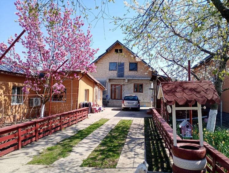 VANZARE 2 CORPURI DE CASA - TEREN 744 MP - BRATASANCA, PRAHOVA