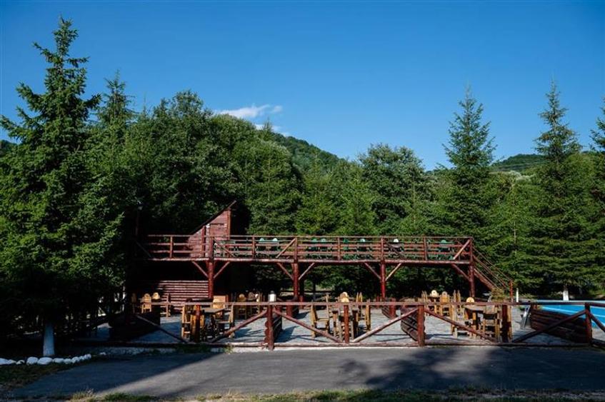 Complex turistic 18 camere, piscina si iaz, de vanzare, Rasnov - Glajarie, jud B