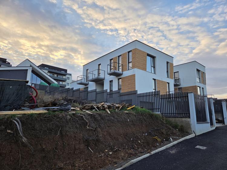 Casă individuală în cartier nou | Calea Baciu, stradă privată cu barieră