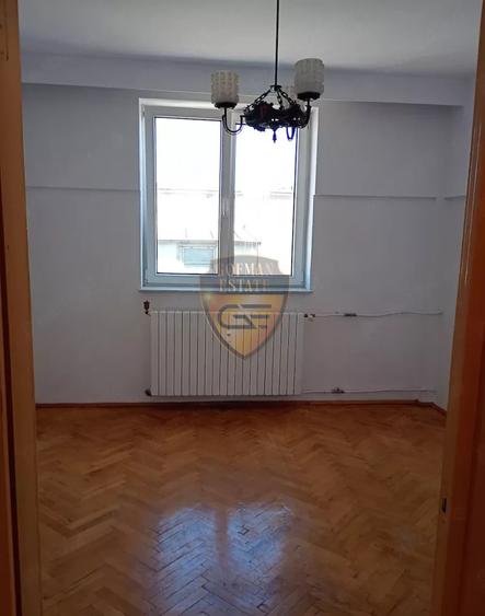 4 camere Ultracentral Stefan cel Mare 86mp balcon 2 bai etaj 4/4 gaze la usa