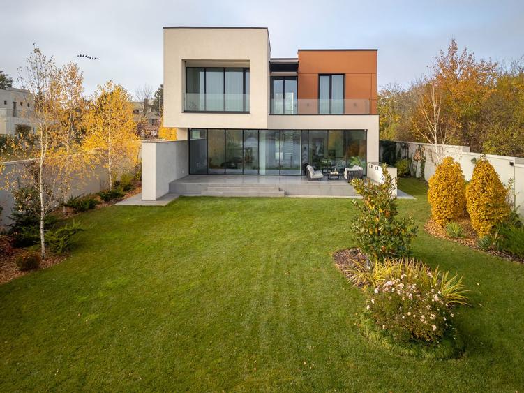 Smart-Home nZEB spectaculoasa Bucuresti Sector 1 cu deschidere lac -teren 2000mp