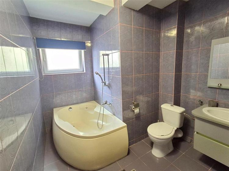 Apartament 3 camere 2 bai parcare zona Strand