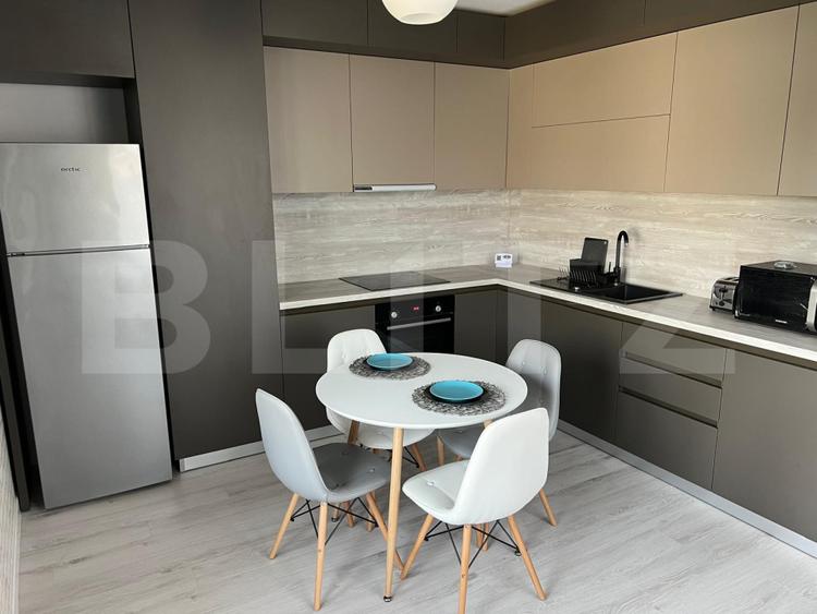 Apartament modern cu 3 camere - Zona UMF