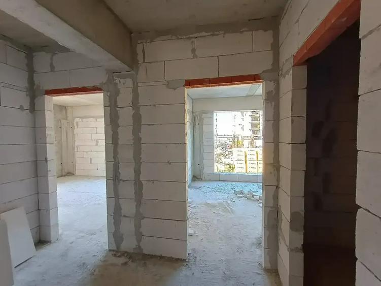 2 camere cu bucătărie separată și balcon spațios