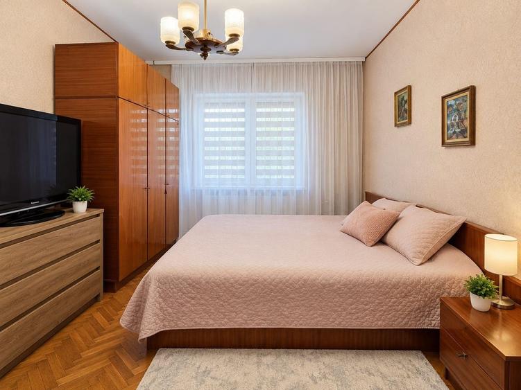 Apartament 3 camere de vânzare | Zona Delfinariu | Etaj 1/4