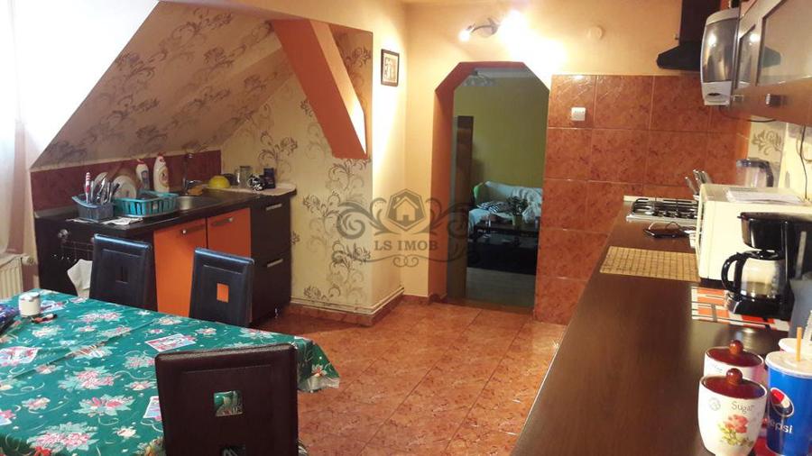 Vand casa cu 3 apartamente Brasovul Vechi, Blumana ideala pentru clinica.