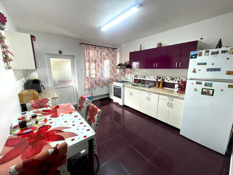 Casa 6 camere, 229 mp, scara exterioara, zona Dorobanti