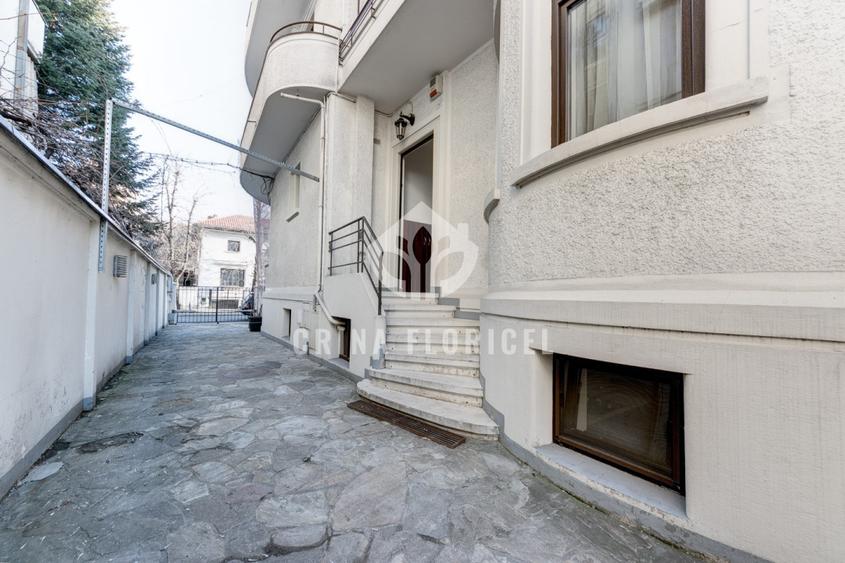 Inchiriere 7 camere la Parter in vila, curte privata 300 mp - Dorobanti Capitale