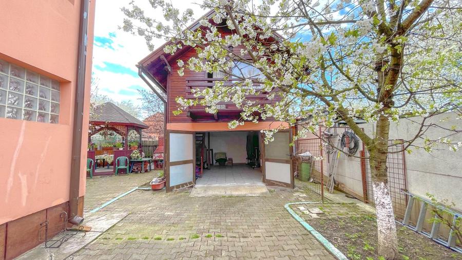 Casa cu garaj si teren de 490 mp in zona de case Bartolomeu-Brasovul Vechi