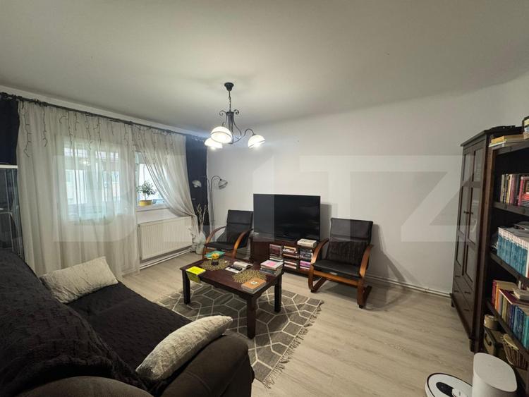 Apartament de 4 camere, 80 mp, decomandat, zona Sara Cartier 1 Mai