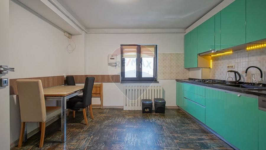 Apartament cu 4 camere de închiriat!