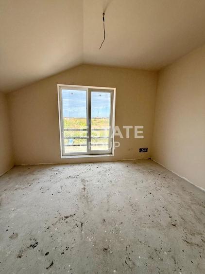 Duplex cu 4 camere despartit prin carport in Mosnita Noua!