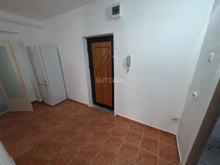 Apartament cu 1 camera decomandat, etajul 2/8, zona Cug - 5