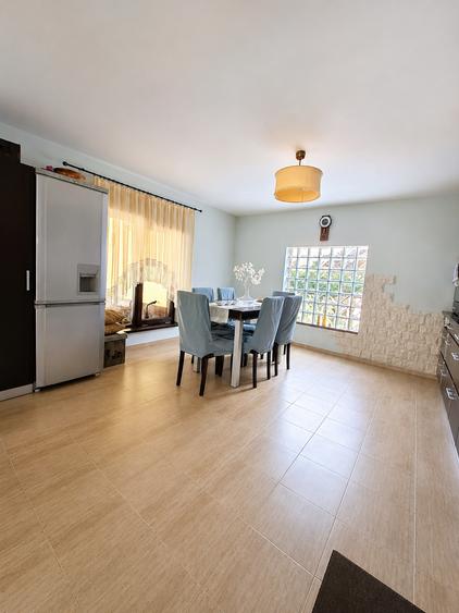 Proprietate cu doua corpuri de locuit, piscină, foisor, complet funcțională