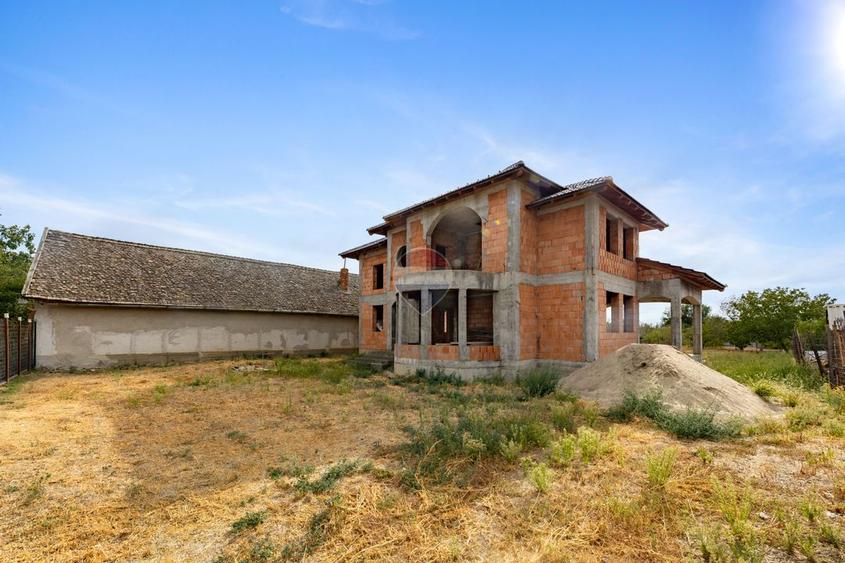 Vilă cu 5 camere de vânzare - Semlac