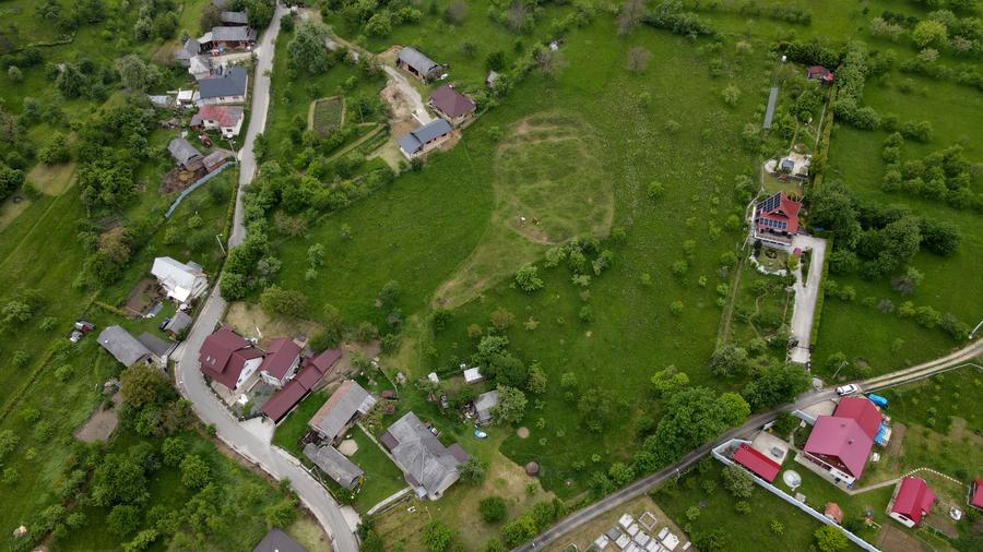 De vânzare – Teren intravilan + extravilan, 8.318 mp  Localitatea Rus, Maramures