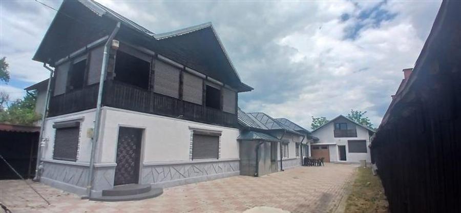 Casa 8 camere de vanzare Valea Voievozilor Targoviste 653mp teren