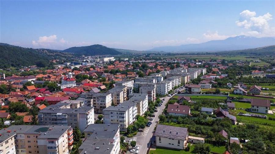 Apartament decomandat, vedere frumoasa, etaj2, Zarnesti, Brasov