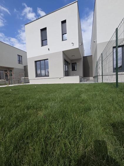 Proprietar vand duplex la cheie in Covaci
