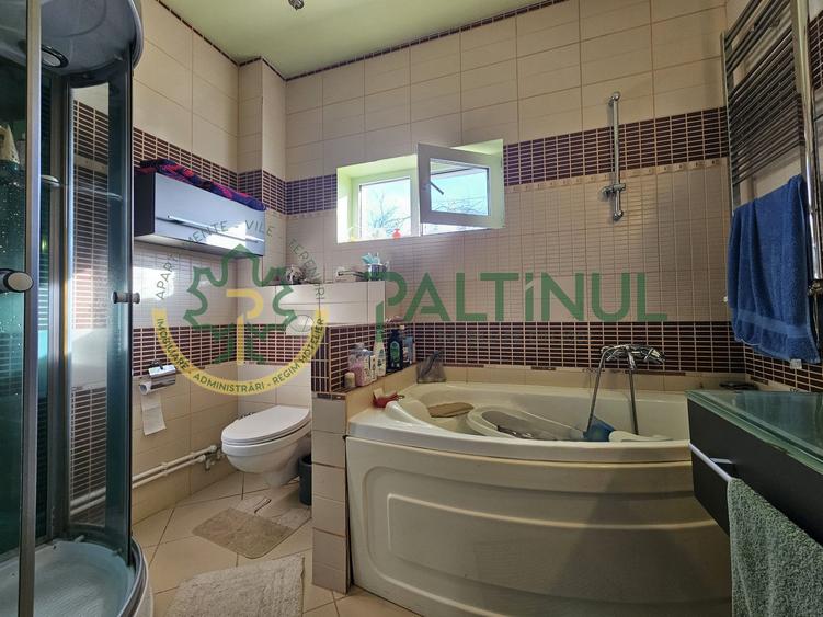 Casă spațioasă, retrasă de la stradă, într-o zonă liniștită din Sibiu