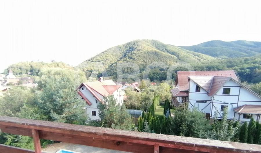 Pensiune 13 camere 16 bai sauna piscina si teren 1565 mp Cisnadioara
