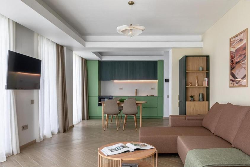 De închiriat apartament 2 camere + 2 balcoane, vedere panoramică Lacul Siutghiol