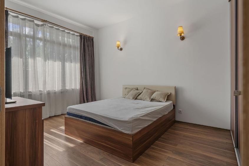 Apartament de lux 3 camere 85 mp utili Otopeni cu curte 60 mp