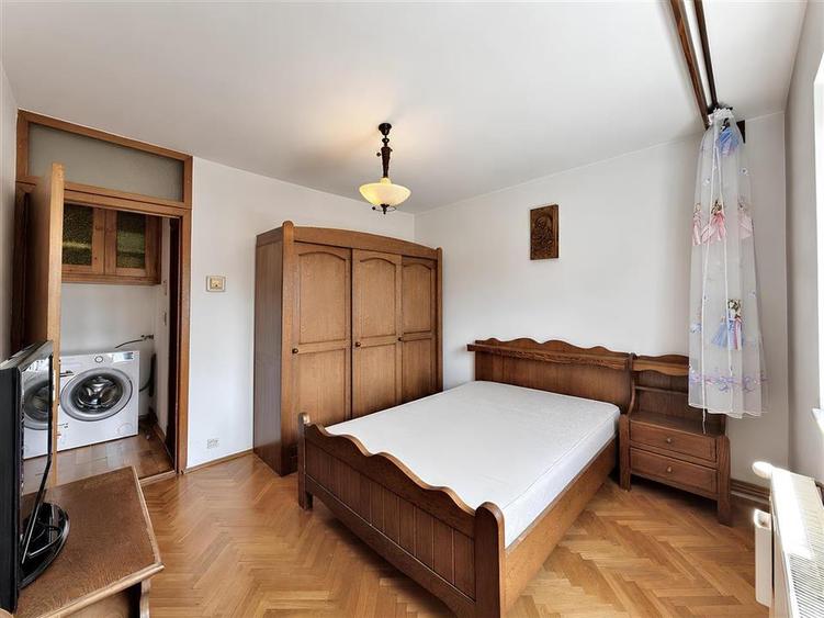 Apartament decomandat cu 4 camere orientat sud zona Cerna