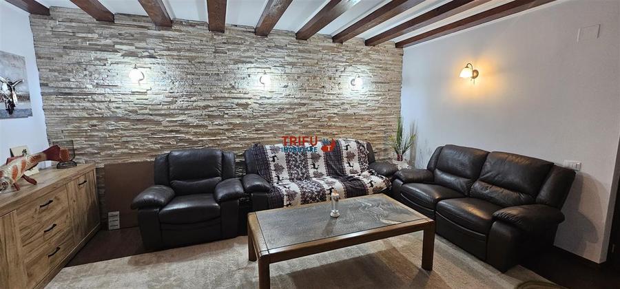Casa cu doua corpuri de cladire, Centru