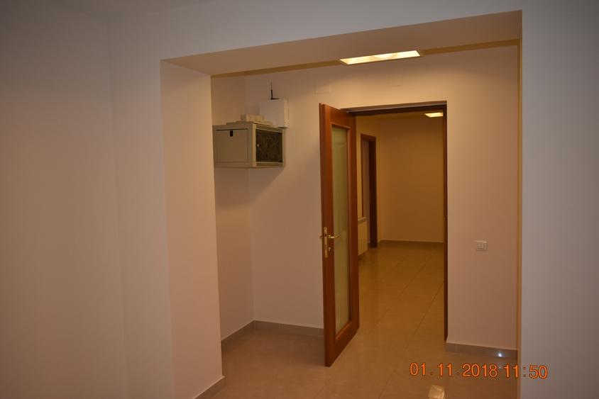 Apartament 5 camere pretabil birouri/locuit