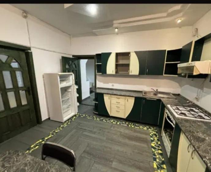 Casa individuala l D+P+E l 4 Bai l Parcare