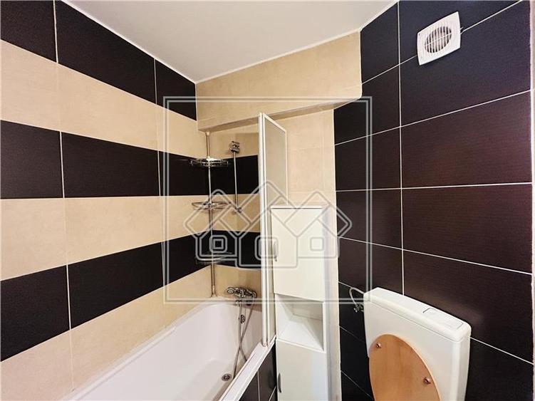 Ap decomandat, 2 camere, bloc cu lift - Turnisor