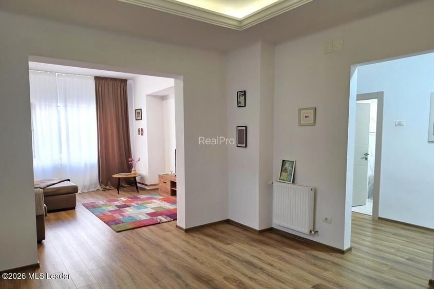 Piata Romana, 4 camere 138 MP total, Etaj 2/9, renovat - utilat, liber - 25