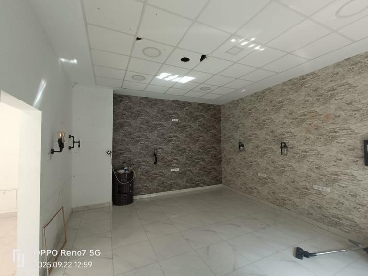 Spații comerciale de închiriat