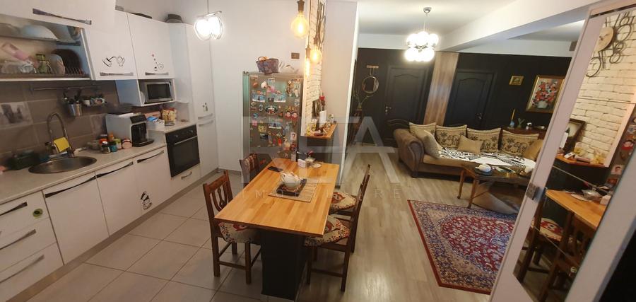 2 case 7 camere Dristor, centrală, parcare, metrou, 247 mp