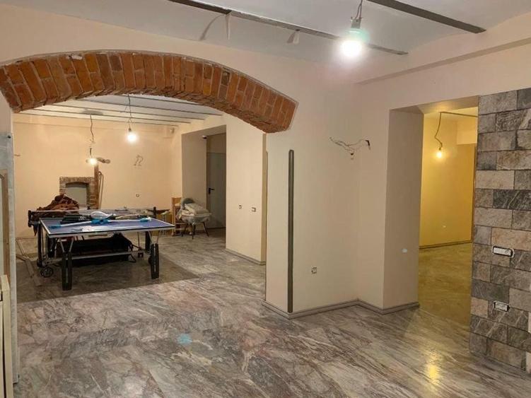 Vila cu 21 camere la Km. zero in Bucuresti-Birouri exclusive/Misiune diplomatică