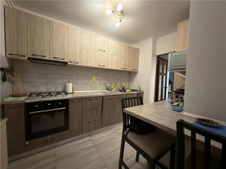 Apartament 3 camere de vanzare – Strada Izvorul Muresului
