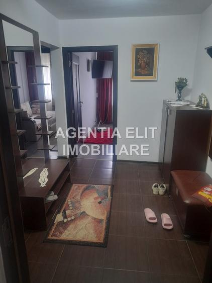 Apartament 3 camere, zona Mall
