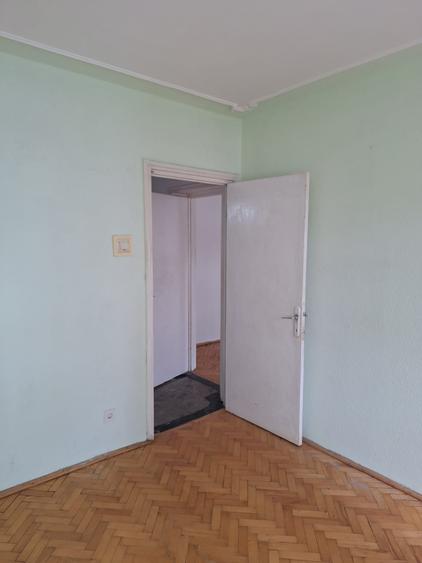 Apartament cu 2 camere, etajul 3/4, zona Tatarasi