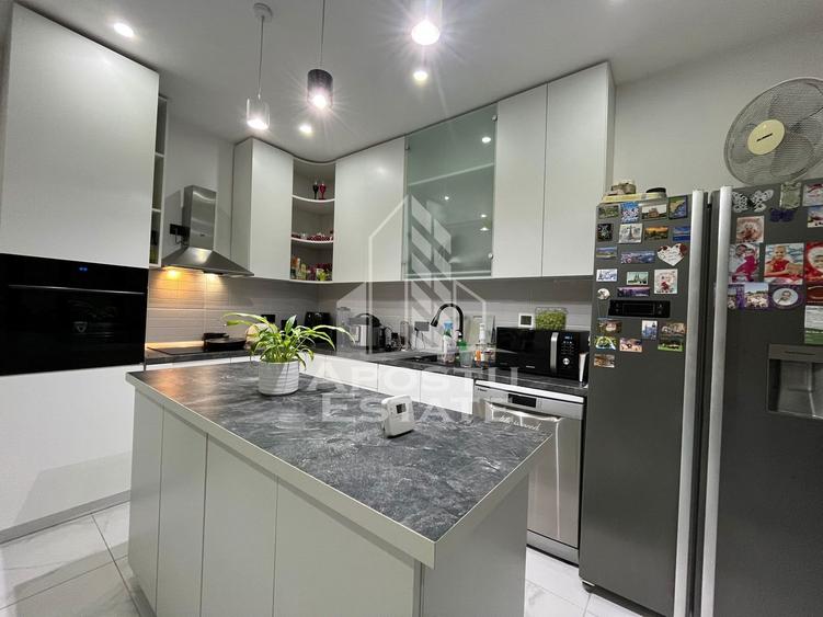 Casa individuala, 6 camere, 3 bai, garaj,acces auto, teren de 411