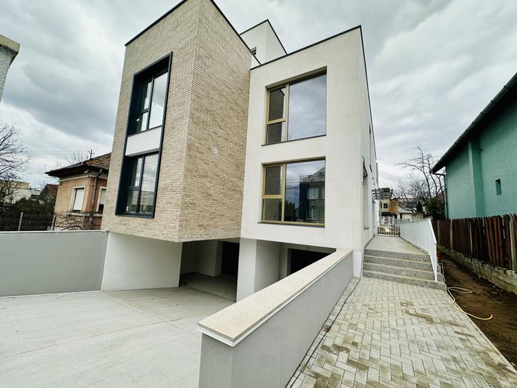 Casa tip duplex, 191 m2 utili, garaj pentru 2 masini