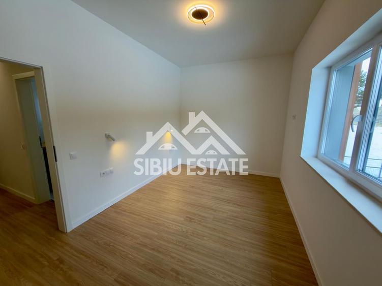 Apartament 2 camere cu balcon de 7.29 mp, aer conditionat