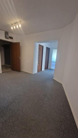 UNIVERSITATE - proprietar, BLOC 1980, AP 4 camere decomandat