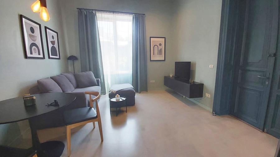 Vanzare garsoniera premium Piata Romana imobil  vila frumoasa fara risc seismic