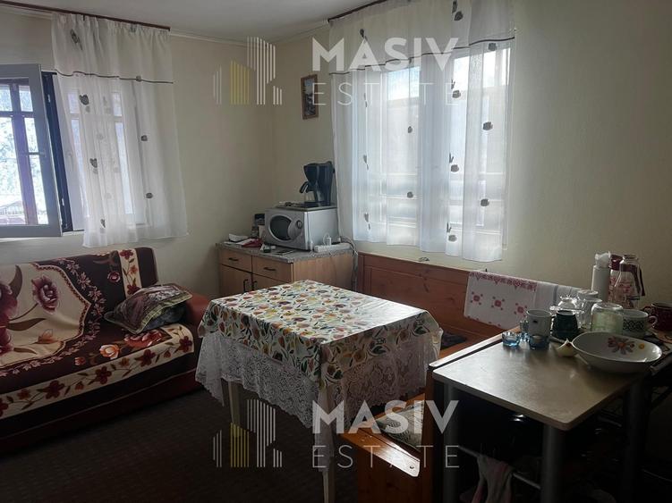 Casă spațioasă de vânzare în Azuga – 9 camere, 6 băi, vedere la Munții Bucegi