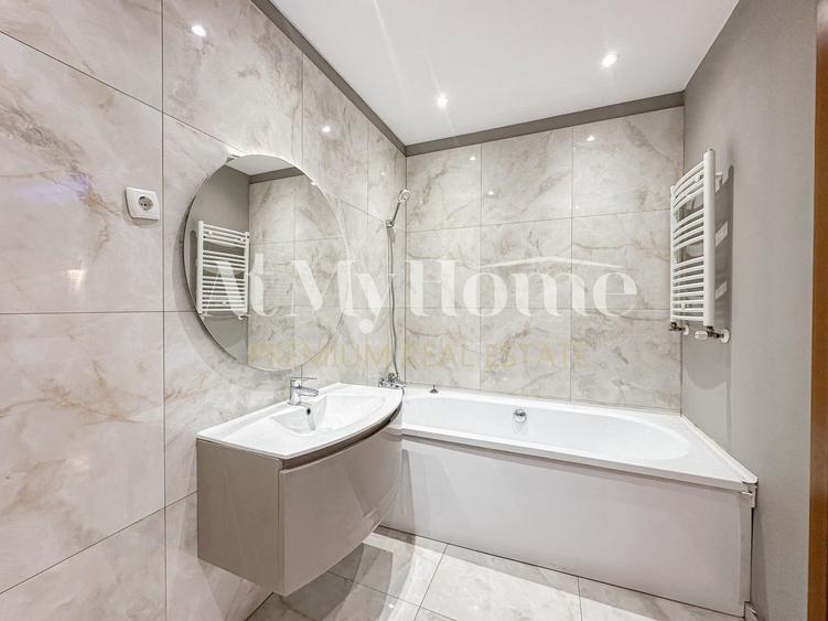Apartament foarte spatios cu 3 camere, 2 terase, vedere la parc, parcare, paza