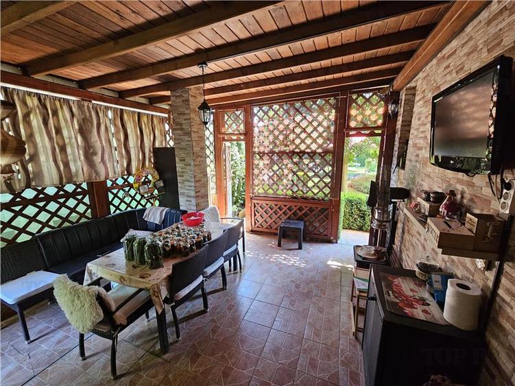 Vila lux 5 camere cu gradina superba centru Domnesti